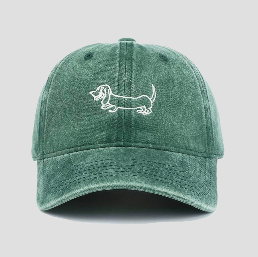 Tannengrüne Baseball-Cap mit Dackel Stickerei