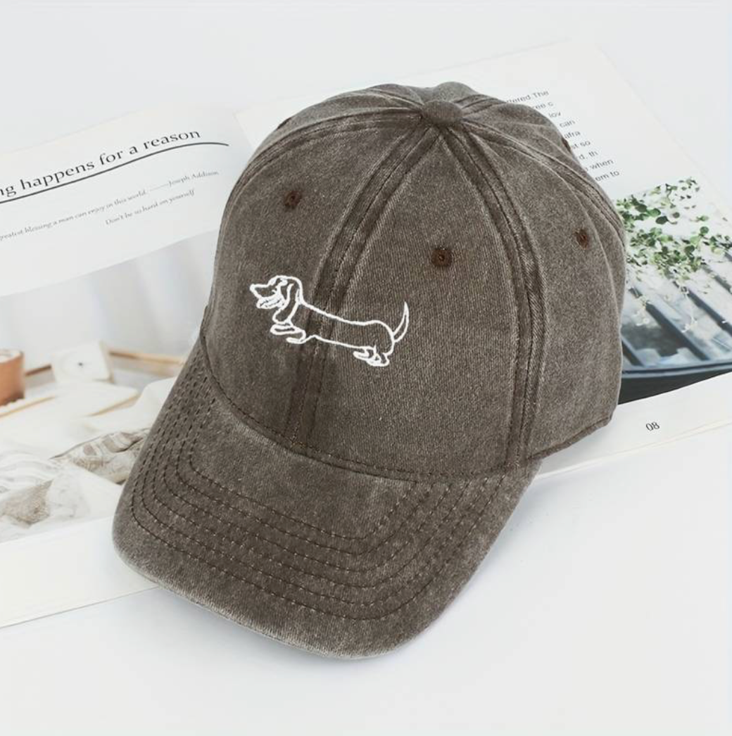 Bordeaux Baseball-Cap mit Dackel Stickerei