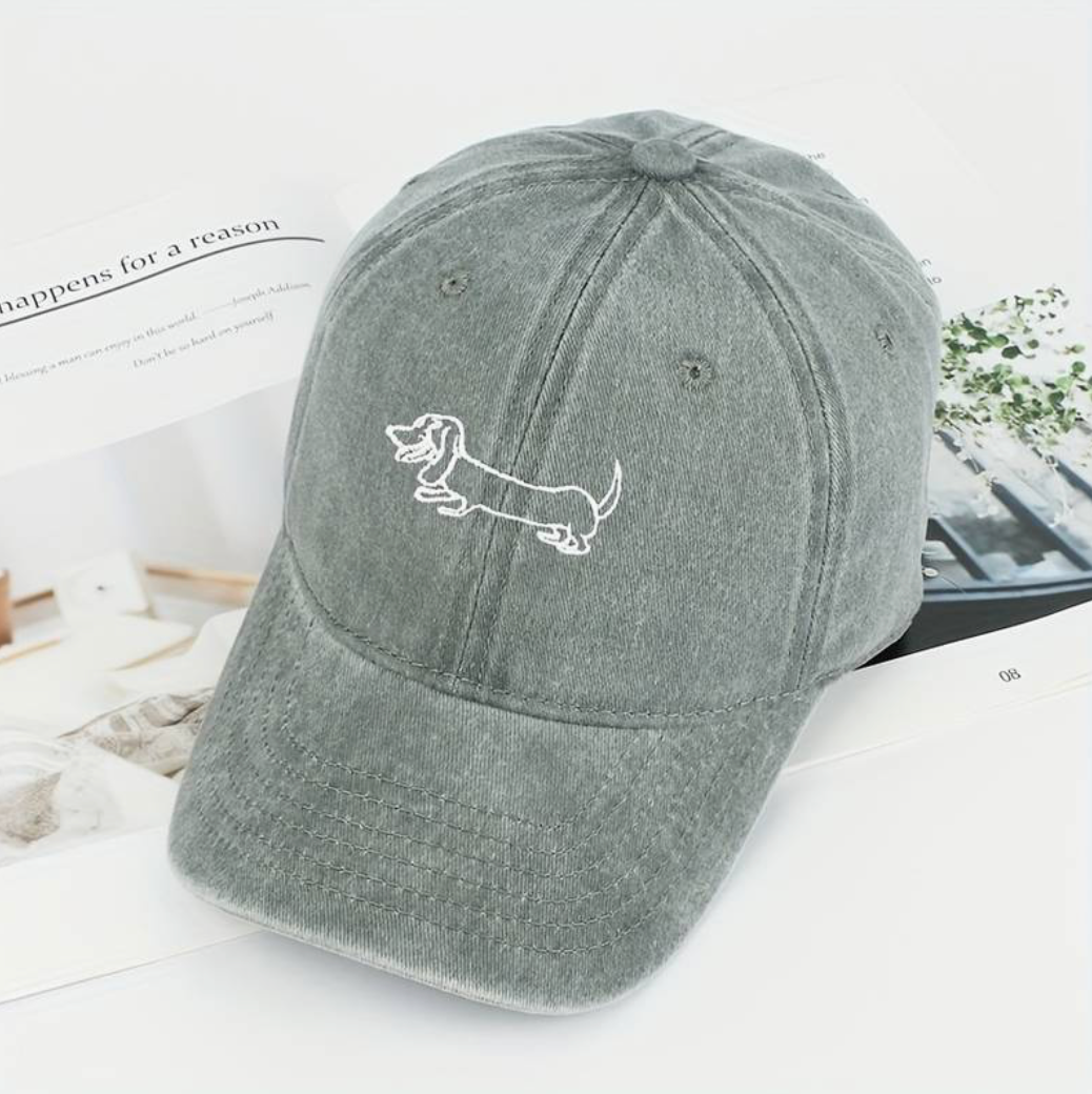 Bordeaux Baseball-Cap mit Dackel Stickerei