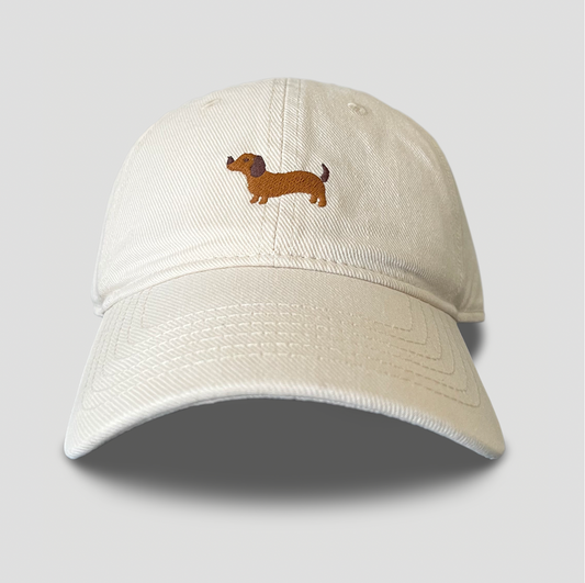Baseball-Cap mit Dackel Stickerei - creme