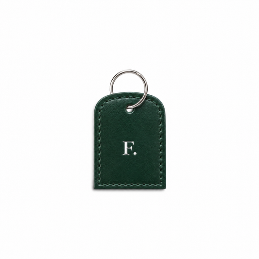Buchstaben Tag Classy dark green von ALECOO, Buchstabe in Silberfolie, silberner Ring