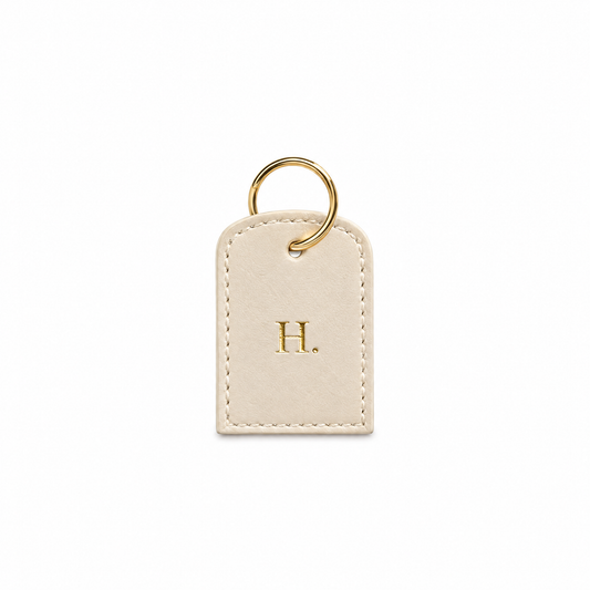 Buchstaben Tag Classy soft ivory von ALECOO, Buchstabe in Goldfolie, goldener Ring