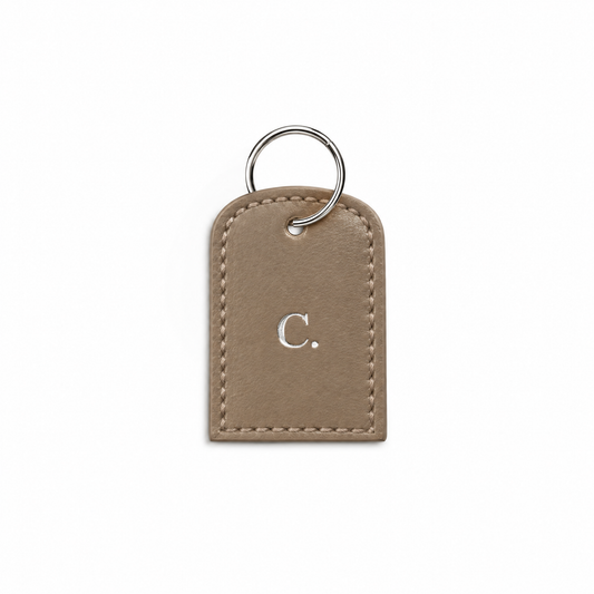 Buchstaben Tag Classy taupe von ALECOO, Buchstabe in Silberfolie, silberner Ring