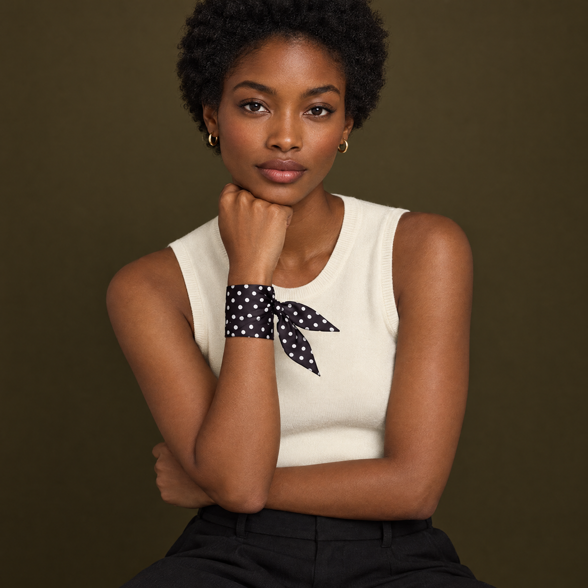 Twilly Polka Dots - black von ALECOO am Model getragen