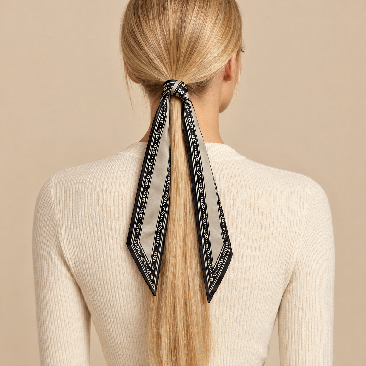 Twilly Paisley - black von ALECOO am Model getragen