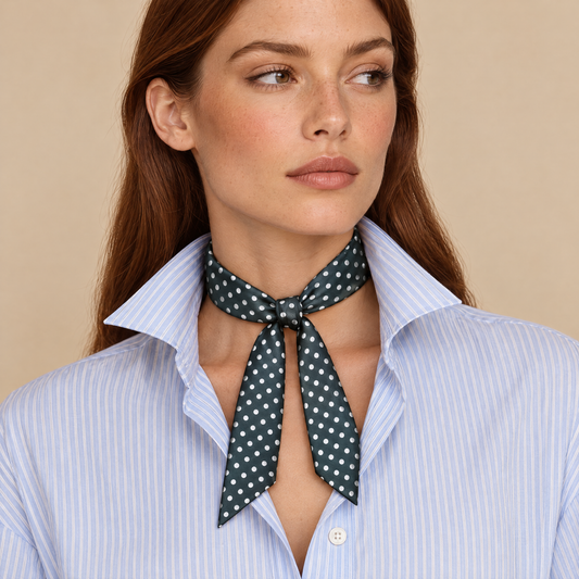 Twilly Polka Dots - dark green von ALECOO am Model getragen